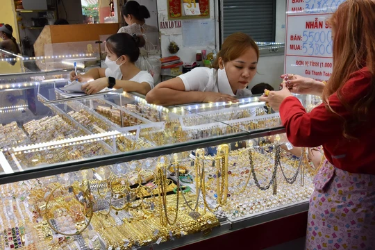 Giá vàng lúc 15h chiều nay 8/1: Giá vàng thế giới, vàng miếng, vàng nhẫn