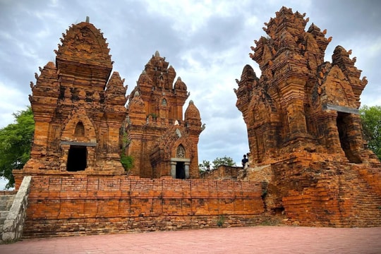 Tháp Po Klong Garai: Tuyệt tác kiến trúc Chăm Pa 700 năm tuổi tại Ninh Thuận