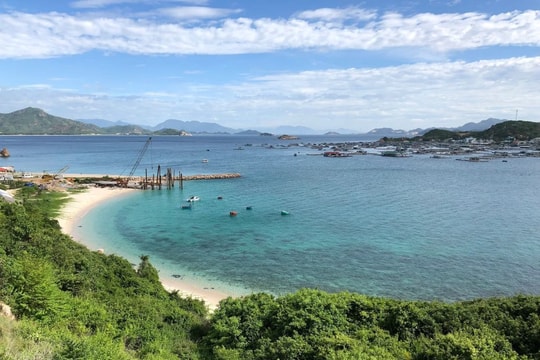 Bãi Kinh: Kinh nghiệm khám phá bãi biển hoang sơ đẹp nhất Vĩnh Hải