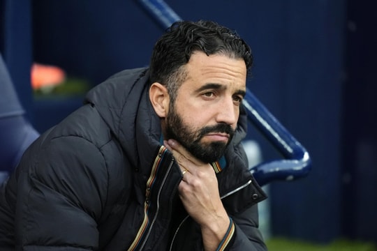 Hé lộ 4 bản hợp đồng bị MU từ chối khiến triều đại của Ruben Amorim sớm sụp đổ