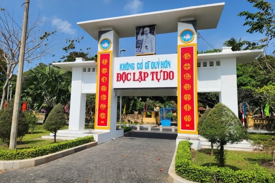 Côn Đảo: Hành trình phượt xe máy xuyên đảo ngắm hoa anh đào và săn máy bay