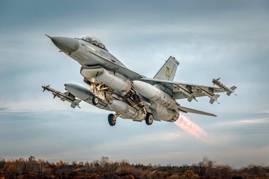 Ukraine điều chỉnh chiến thuật vận hành tiêm kích F-16 trong môi trường tác chiến khốc liệt