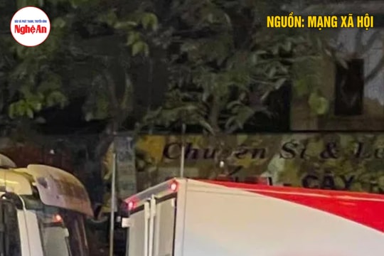 Va chạm liên hoàn 4 xe ô tô, tài xế kẹt cứng trong cabin biến dạng