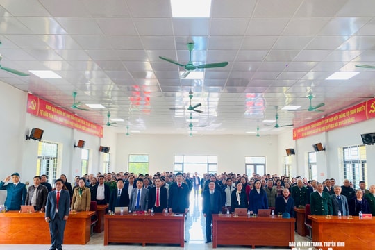 Xã Yên Xuân trao Huy hiệu Đảng cho 41 đảng viên