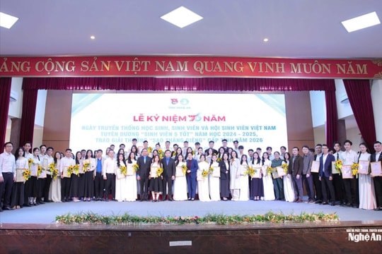 Nghệ An tuyên dương 75 sinh viên đạt danh hiệu 'Sinh viên 5 tốt' và Sao Tháng Giêng