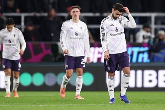 Nghịch lý tại Turf Moor: MU tung 30 cú sút vẫn bị Burnley cầm hòa 2-2