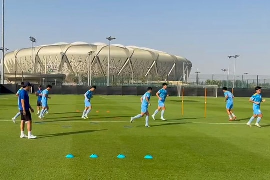 U23 Kyrgyzstan diện kiến Chủ tịch KFU, lo ngại vũ khí cố định của U23 Việt Nam