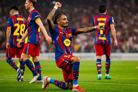 Raphinha lập cú đúp giúp Barcelona hủy diệt Athletic Club 5-0, Rashford gây thất vọng