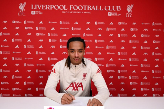 Liverpool chính thức công bố tân binh đầu tiên năm 2026: Noah Adekoya cập bến Anfield