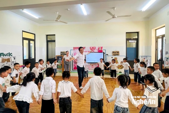 Nam thí sinh "đặc biệt" tại Hội thi giáo viên dạy giỏi bậc mầm non của Nghệ An