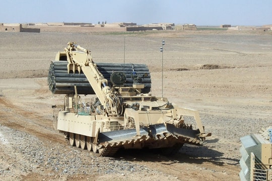 Anh đầu tư gần 100 triệu USD hiện đại hóa thiết giáp công binh Titan và Trojan
