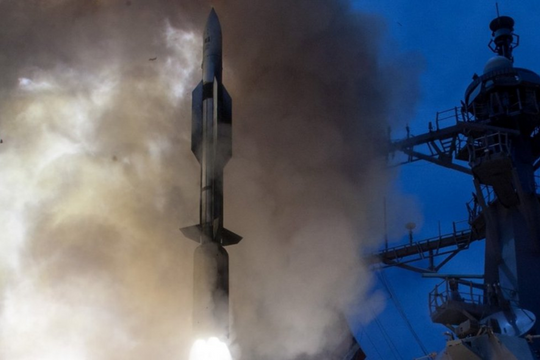 Mỹ nỗ lực mở rộng quy mô sản xuất tên lửa SM-6 trước thách thức siêu vượt âm
