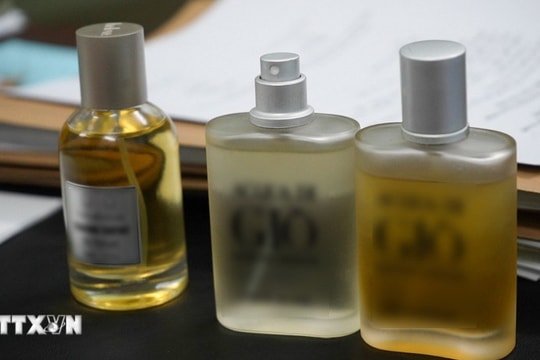 Triệt phá đường dây sản xuất, buôn bán nước hoa giả