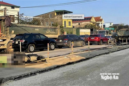 Va chạm với xe đầu kéo, 2 người tử vong