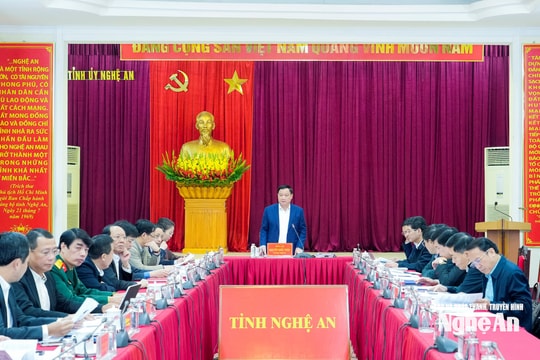 Bí thư Tỉnh ủy Nghệ An Nguyễn Khắc Thận chủ trì phiên họp Ban Thường vụ Tỉnh ủy