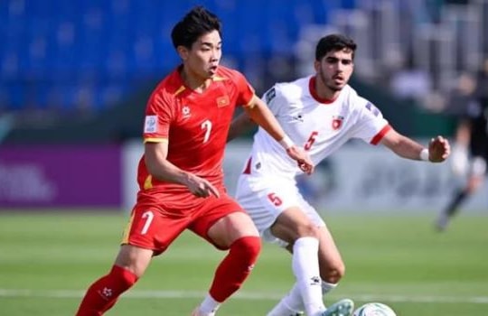 HLV Kim Sang Sik lý giải việc cất Đình Bắc trên ghế dự bị trận thắng U23 Kyrgyzstan
