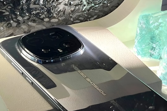 Lộ diện Honor Magic 8 RSR Porsche Design: Thiết kế đẳng cấp và hệ thống camera thế hệ mới