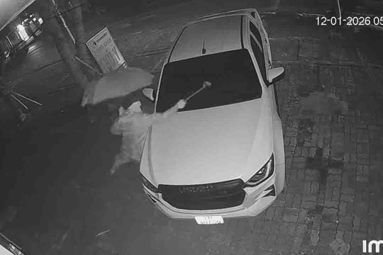 Vụ đập phá ô tô ở phường Trường Vinh: Người nhà sang xin lỗi chủ xe