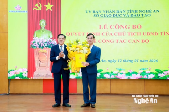 Trao quyết định bổ nhiệm Giám đốc Sở Giáo dục và Đào tạo Nghệ An