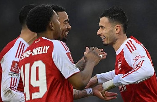 Gabriel Martinelli lập hat-trick siêu hạng giúp Arsenal thắng ngược Portsmouth 4-1