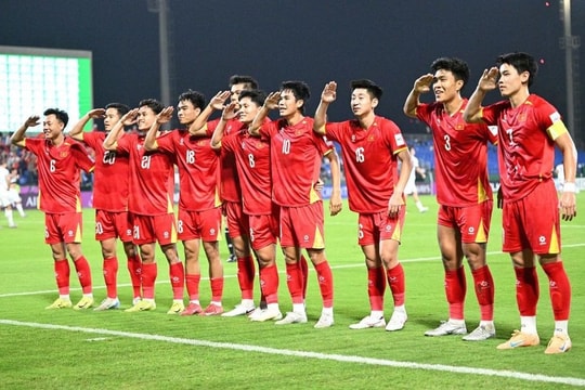 U23 Việt Nam phải giành ngôi đầu bảng A để tránh Nhật Bản; Barcelona đoạt Siêu Cup Tây Ban Nha