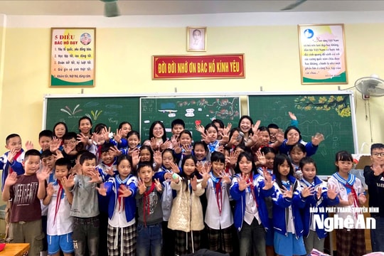 Tốt nghiệp xuất sắc, các giáo viên gen Z "rộng đường" trúng tuyển vào biên chế