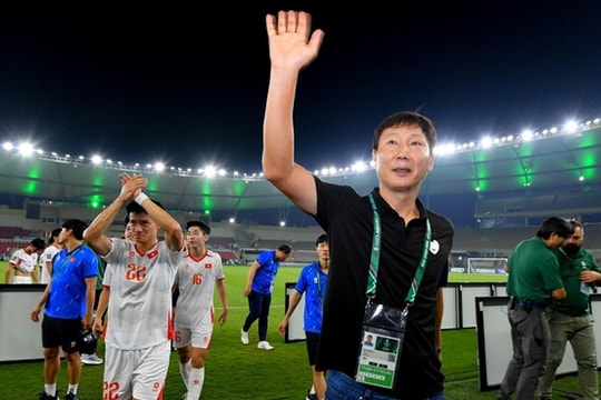 HLV Kim Sang-sik tự tin trước tứ kết sau chiến tích toàn thắng của U23 Việt Nam