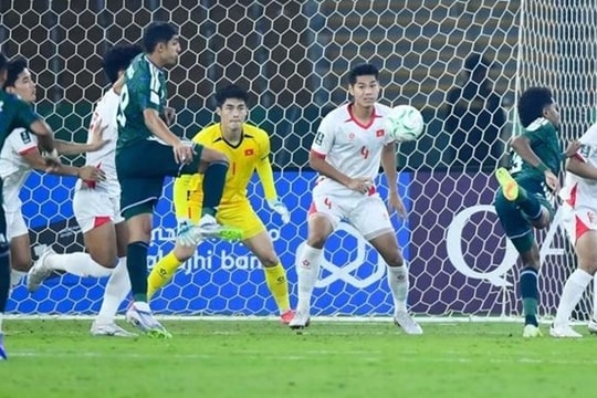 U23 Việt Nam hạ chủ nhà Saudi Arabia: HLV Di Biagio nể phục thủ môn Trần Trung Kiên