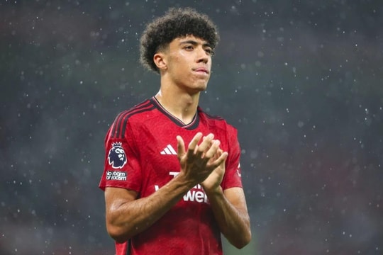 MU chính thức triệu hồi Ethan Wheatley sau màn trình diễn ấn tượng tại League One