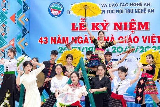 Từ điệu múa vùng cao đến tiếng phách Ca trù trong học đường xứ Nghệ