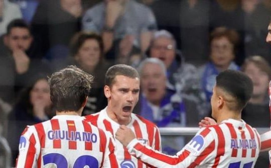 Griezmann lập siêu phẩm đá phạt đưa Atletico Madrid vào vòng 1/8 Copa del Rey