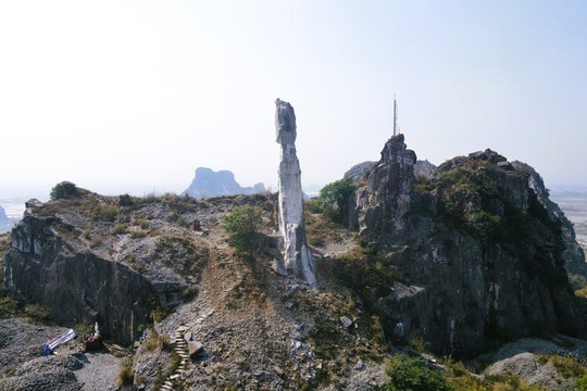 Thanh Hóa: Hòn Vọng Phu mang diện mạo trắng sáng lạ lẫm sau đại trùng tu 17 tỉ đồng