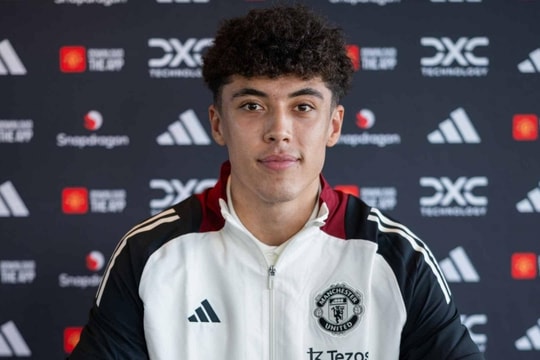 CHÍNH THỨC: MU triệu hồi tiền đạo Ethan Wheatley, khép lại hành trình ấn tượng tại League One