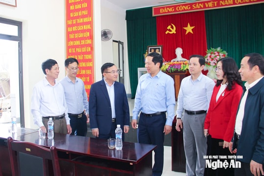 Đồng chí Ngọc Kim Nam kiểm tra công tác chuẩn bị bầu cử tại 10 xã