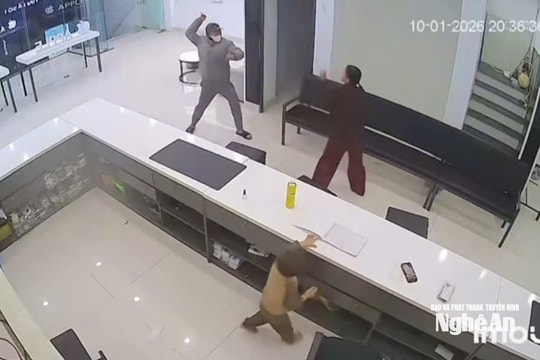 Giả làm khách mua điện thoại, người đàn ông ra tay cướp tài sản rồi bỏ trốn