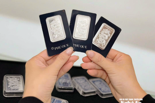 Thị trường bạc Nghệ An 'lên ngôi' giữa cơn sốt giá vàng