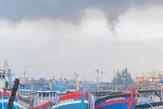 Neo đậu trên sông, 4 tàu cá bị thiệt hại nặng sau vụ cháy