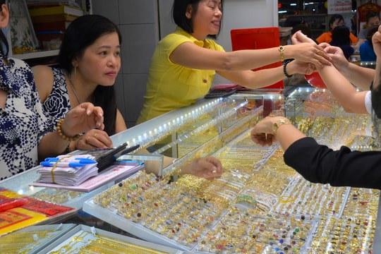 Giá vàng 14h chiều nay 16/1: Giá vàng thế giới, vàng miếng, vàng nhẫn