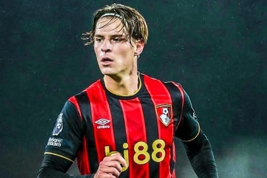 MU và Man City quyết đấu vì Alex Scott, Tottenham gây sốc với mục tiêu từ Man City