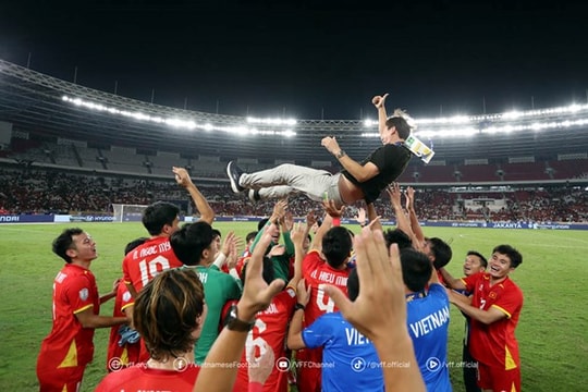 U23 Việt Nam đối đầu UAE: Truyền thông Hàn Quốc cảnh báo 'tai nạn' hy hữu của HLV Kim Sang-sik