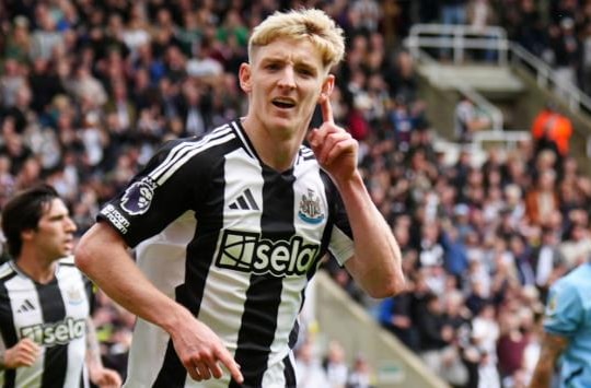 Arsenal cân nhắc chi 60 triệu bảng mua Anthony Gordon để thay thế Gabriel Martinelli