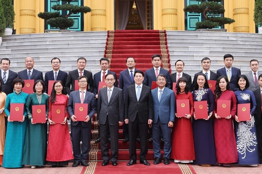 Chủ tịch nước trao quyết định bổ nhiệm 16 Đại sứ Việt Nam tại nước ngoài