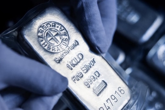 Cập nhật 08:30 sáng 17/01/2026: Giá vàng đi ngang 0 đồng, SJC giữ mức 162,8 triệu đồng