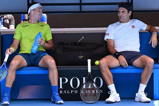 Federer tái xuất đầy cảm xúc tại Australian Open: Ở tuổi 44 vẫn đánh bại sao hạng 13 thế giới