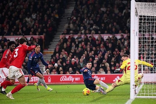 Arsenal chia điểm tại City Ground: Cơ hội bứt phá 9 điểm trước Man City trôi qua