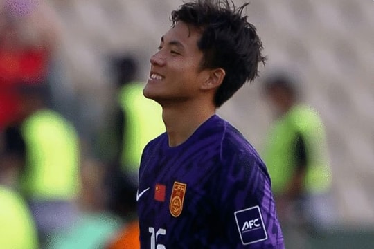 Thủ môn Li Hao thừa nhận dùng 'màn kịch' chai nước để hạ gục U23 Uzbekistan