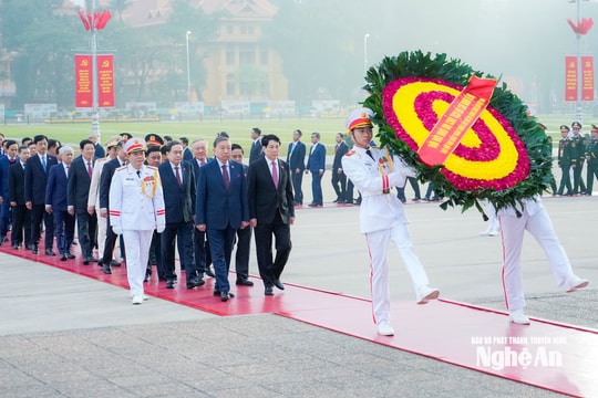Lãnh đạo Đảng, Nhà nước và đại biểu dự Đại hội XIV của Đảng vào Lăng viếng Chủ tịch Hồ Chí Minh