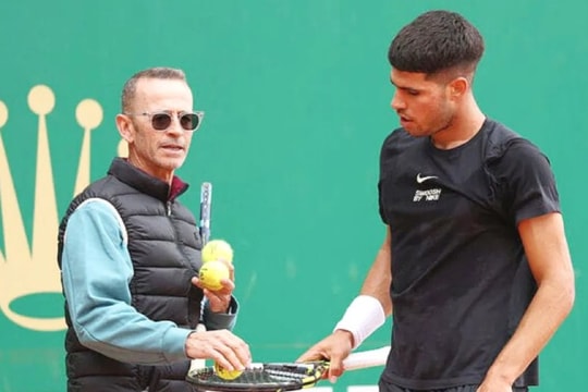 Alcaraz phản pháo chỉ trích nhắm vào thầy mới, Ferrari đối mặt mùa giải F1 thảm họa