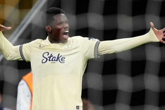 Thierno Barry chấm dứt chuỗi thắng của Aston Villa, Everton ca khúc khải hoàn tại Villa Park