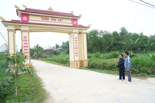 Làng Nam Đàn bên dòng sông Con